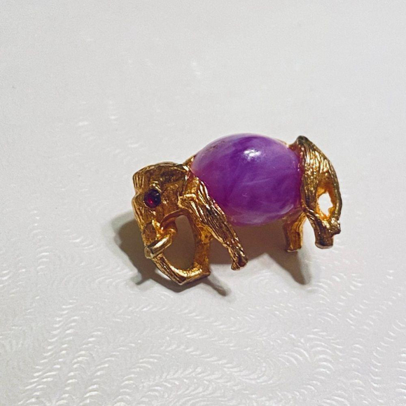 Gold (tone?) Elephant Jelly Belly Pin with Purple Stone - Picture 4 of 4